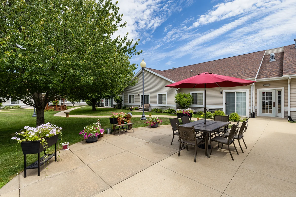 https://www.jaybirdseniorliving1.biz/wp-content/uploads/2023/09/clover_ridge_03_1200px.webp