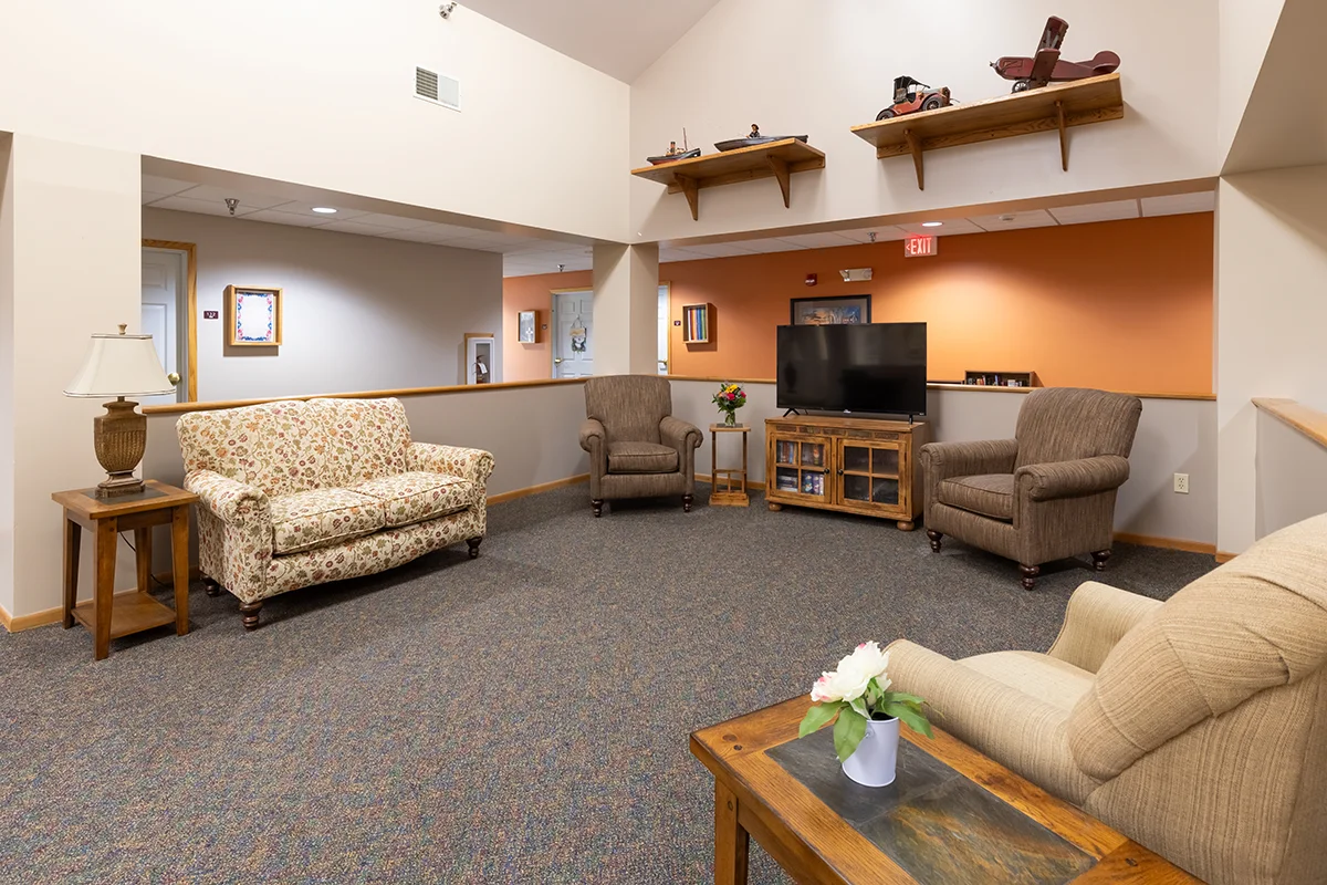 https://www.jaybirdseniorliving1.biz/wp-content/uploads/2023/09/clover_ridge_24_1200px.webp