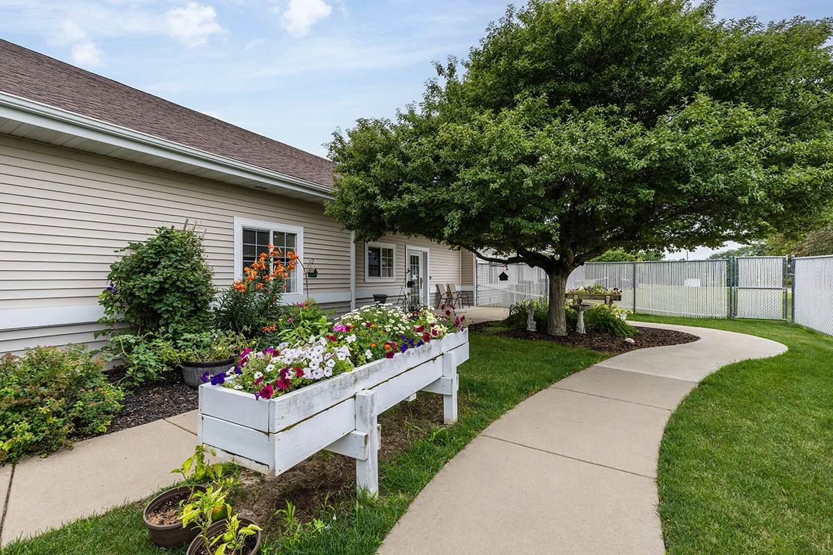 https://www.jaybirdseniorliving1.biz/wp-content/uploads/2023/09/clover_ridge_25_1200px.webp