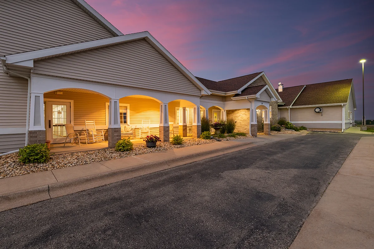 https://www.jaybirdseniorliving1.biz/wp-content/uploads/2023/09/clover_ridge_32_1200px.webp