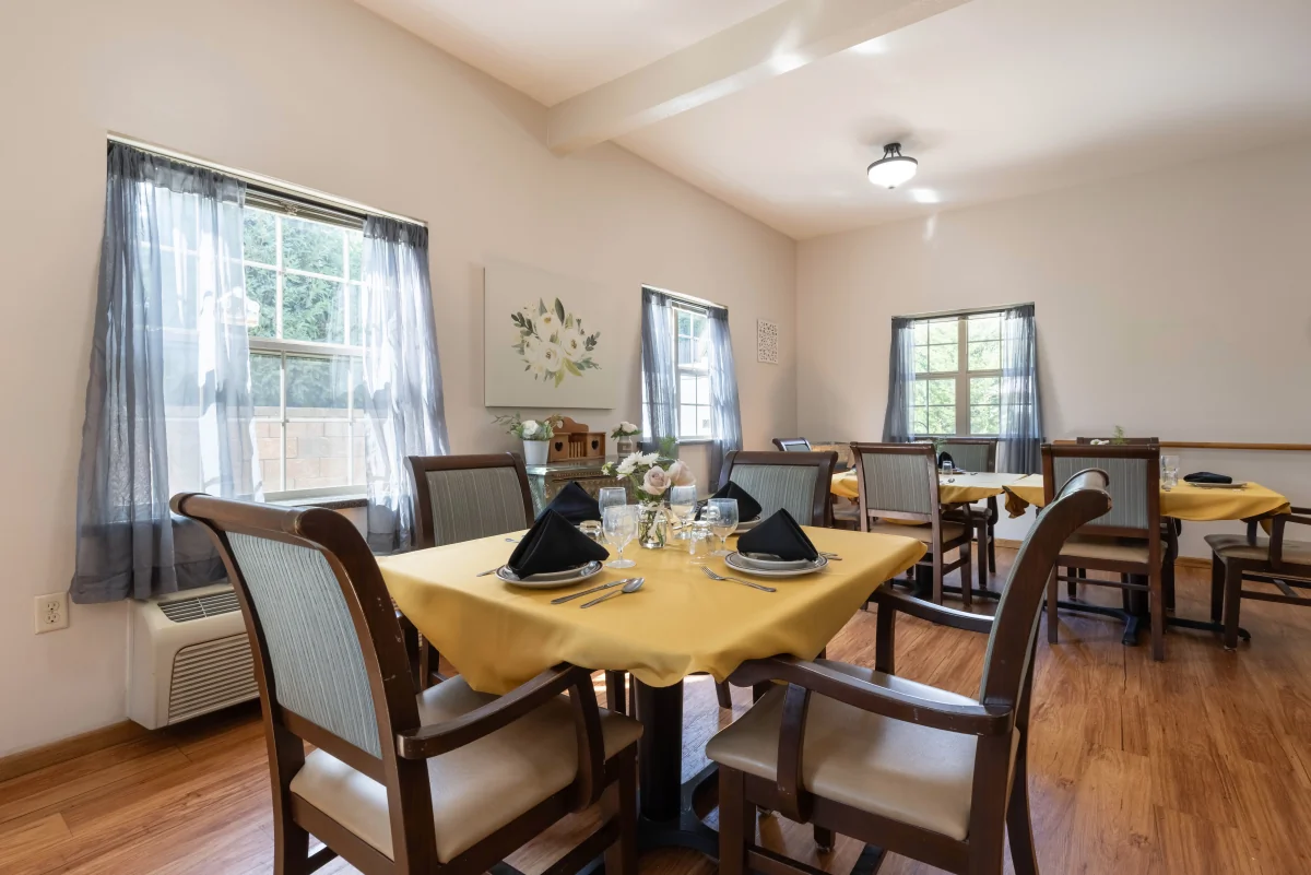 https://www.jaybirdseniorliving1.biz/wp-content/uploads/2023/12/Parker_Place_07_1200.webp