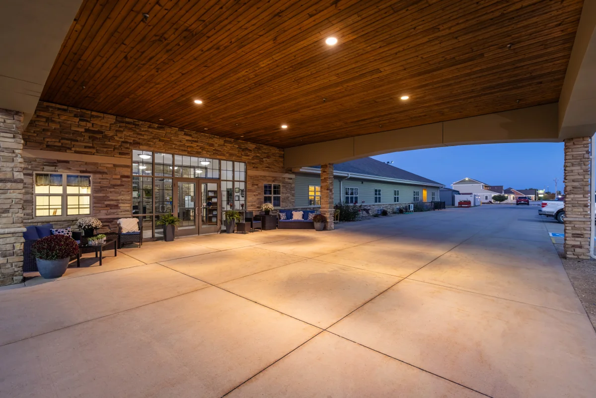 https://www.jaybirdseniorliving1.biz/wp-content/uploads/2023/12/Parker_Place_32_1200.webp