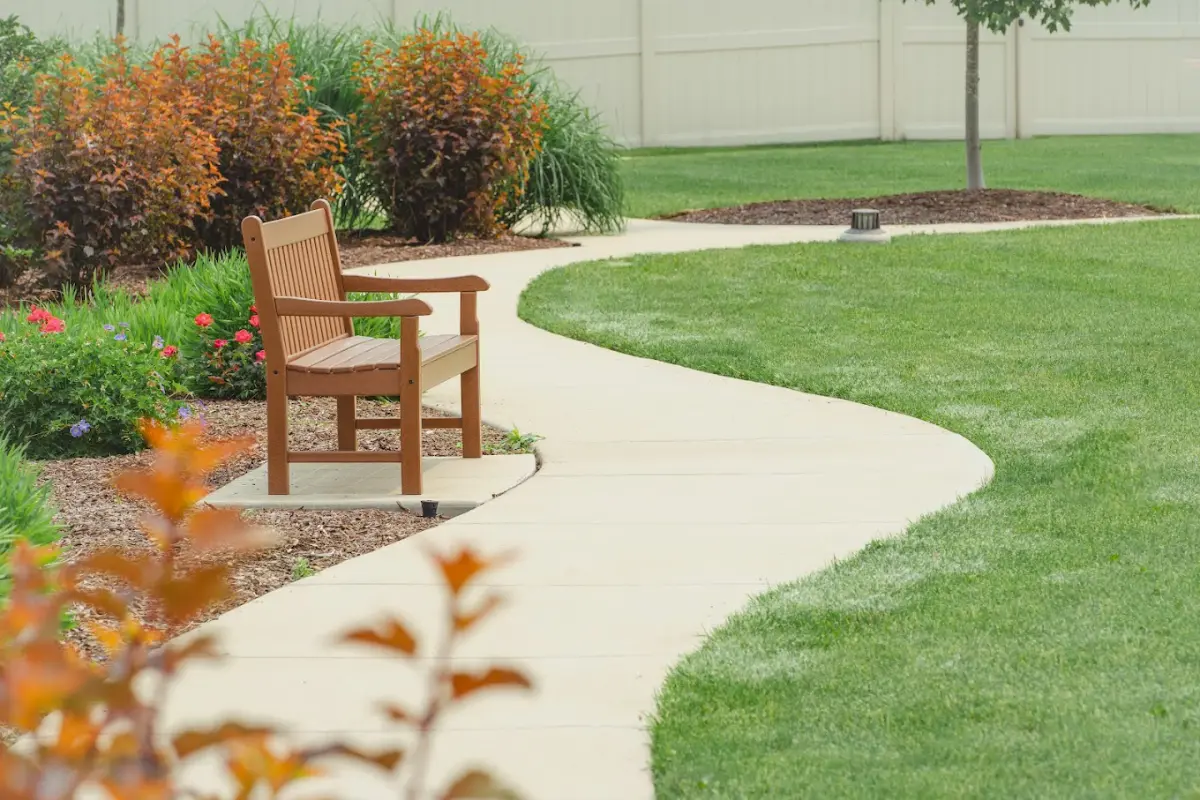 https://www.jaybirdseniorliving1.biz/wp-content/uploads/2024/07/Courtyard-2-1.webp